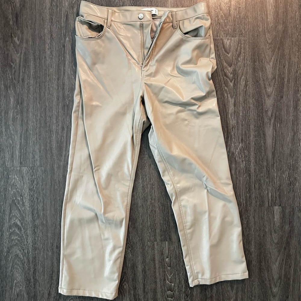 Abercrombie & Fitch
The 90s Straight Ultra High Rise